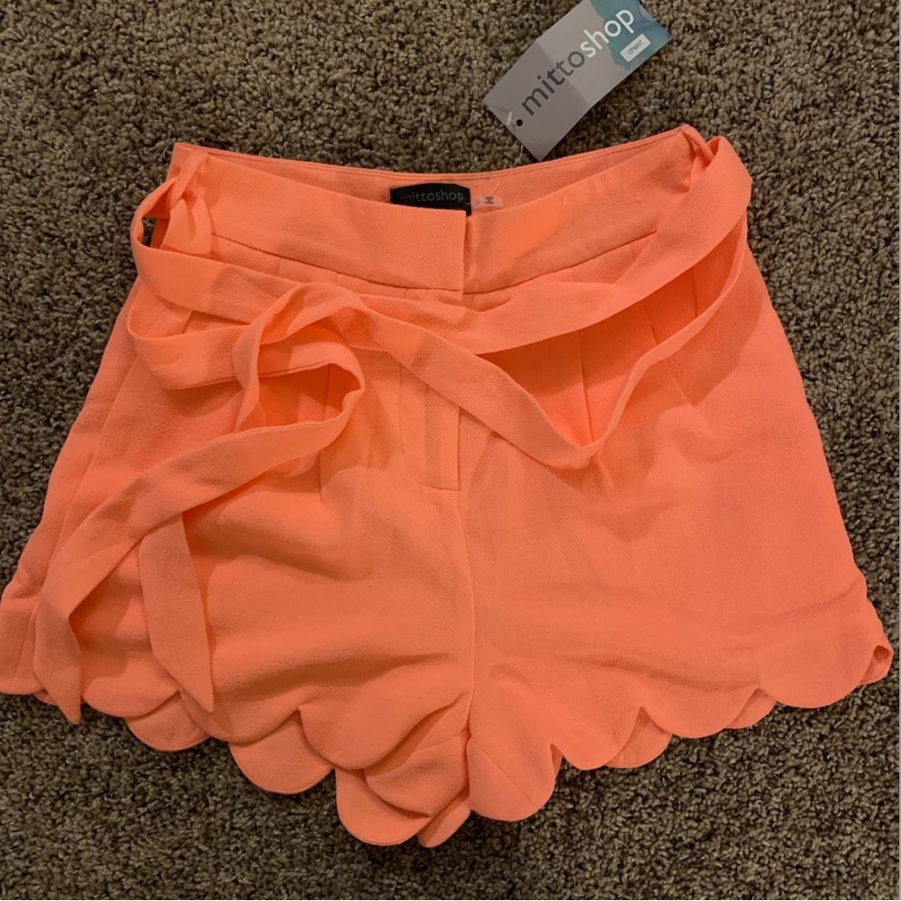 NWT Small Preppy Peach Scalloped Shorts